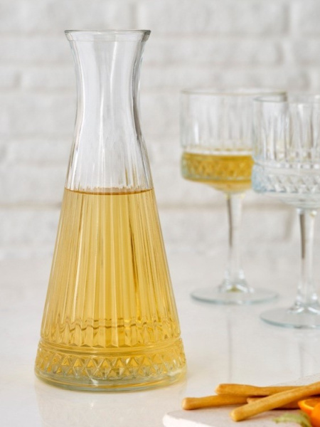 Yeni yılda Paşabahçe Elysia ve Timeless serilerine ait karaf ve kadehler ile hem estetik hem de zarif sunumlar hazırlayın.   _Özel anlarınızı göz alıc