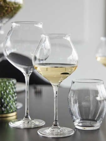 WINE TASTING  Macaron Fascination   Rounded shape that hugs the lower lip perfectly for optimal comfort and a superb bowl, wide and elegant.   