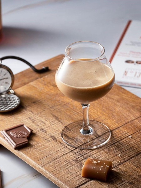 COCKTAIL COFFEE  Enjoy your delicious coffee creations in our Macaron Fascination glasses. With its remarkable round, wide and elegant goblet, the Mac