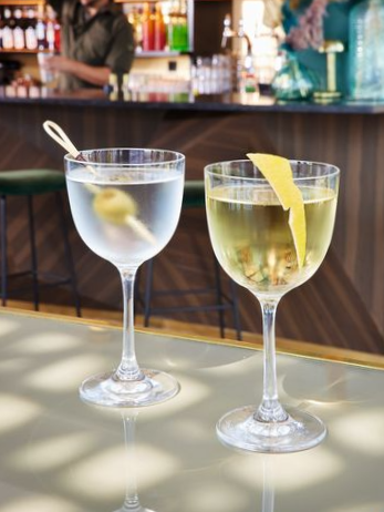 Nick&Nora is the perfect glass for tasting spirits. Its small capacity allows you to dress up with elegance.  