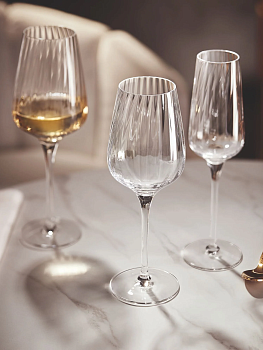 Бокал для вина 350 мл, D=82, H=230мм "Симметрия"