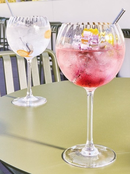The Symétrie line gives elegance and character to Gin Tonic ! 