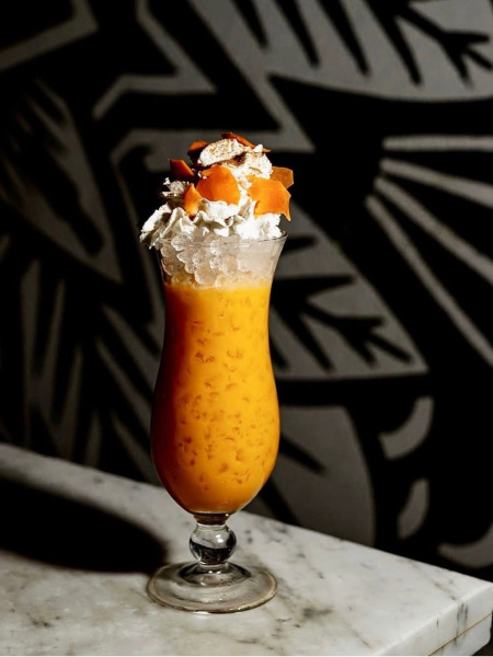 Take a sip and escape to your own tropical paradise with our Hurricane glass by Arcoroc!   Whether you're craving a fruity cocktail or feeling adventu