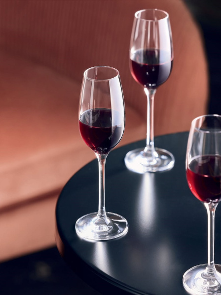 Les Spiritueux by C&S    Un clin d’oeil au Porto, un vin dit “muté” produit au Portugal dans la Vallée du Douro. Afin d’apprécier le côté sec et fin d