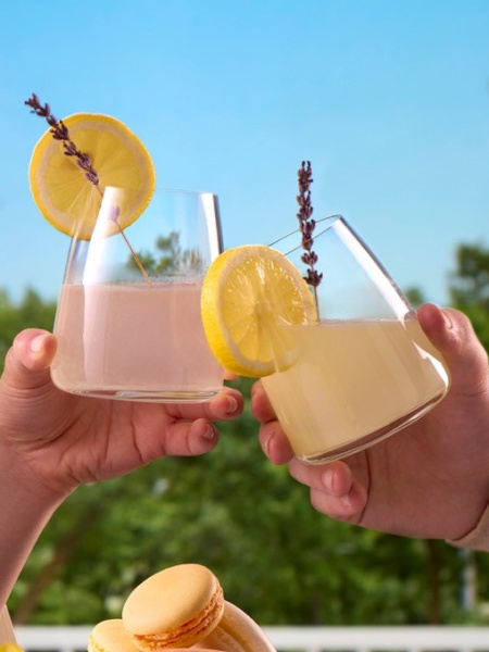 Savor the essence of spring with colorful lemonades and sweet treats, elegantly served in the Paşabahçe Pinot glasses and Patisserie footed service pl