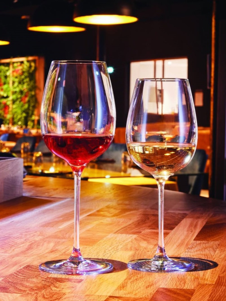 Revisited tulip shape The Villeneuve collection, created in partnership with the renowned chef Daniel Boulud, is dedicated to Gastronomy. With a revis