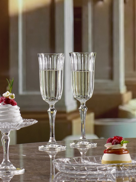 The Paşabahçe Patisserie series sets the new standard for refined service. _The new Paşabahçe Elegant divided service plate becomes the centerpiece of