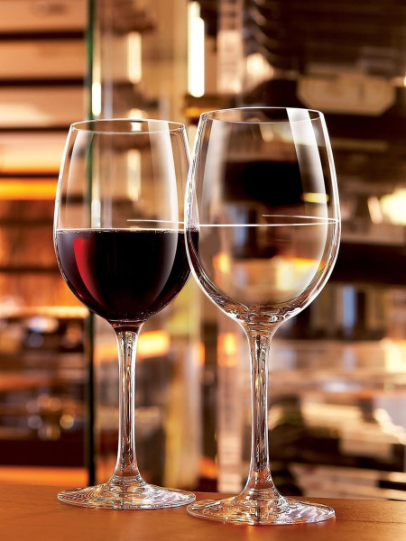 Simplifier le service du vin avec notre collection Cabernet Tulipe Ellipse  