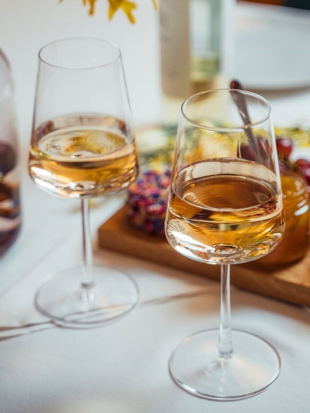 Make every dinner with friends count with our white wine goblet POWER – the ideal companion for