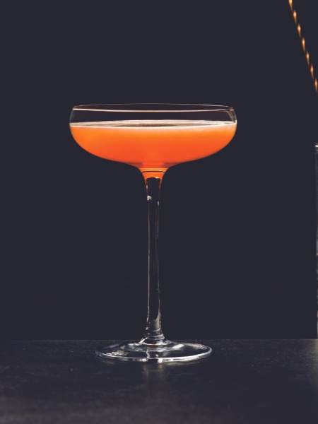 ZEPHYR   The Iconic and Elegant Collection from Aeris by Chef & Sommelier.Featuring four light, thin shapes. Each piece in this collection is mouthblo