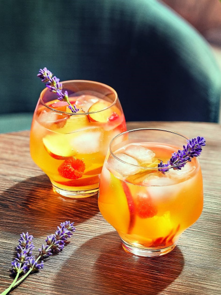 Fruity juice Imagine savoring every sip of this fruity nectar, feeling the aromas mingle in your mouth.   Freshness and sweetness blend perfectly! To 