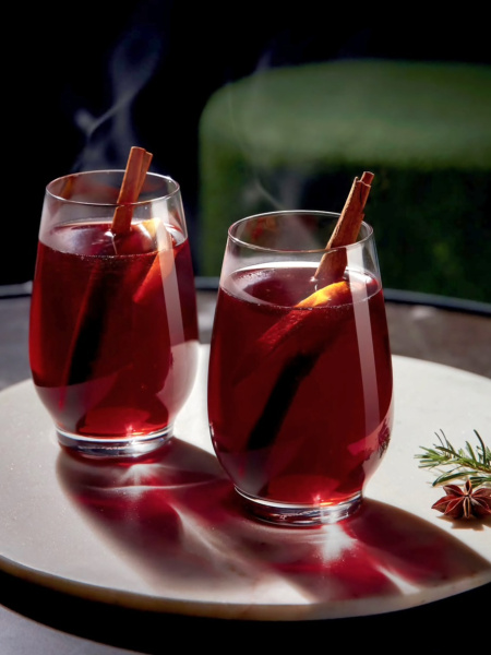 Absoluty, a slim drinker for visual comfort and taste pleasure  