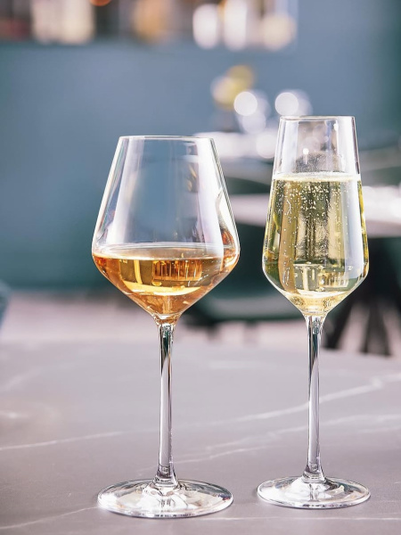 Bien choisir sa verrerie avec Chef&Sommelier  Distinction, le verre capable de premiumiser n’importe quelle table.- Un design très contemporain - une 