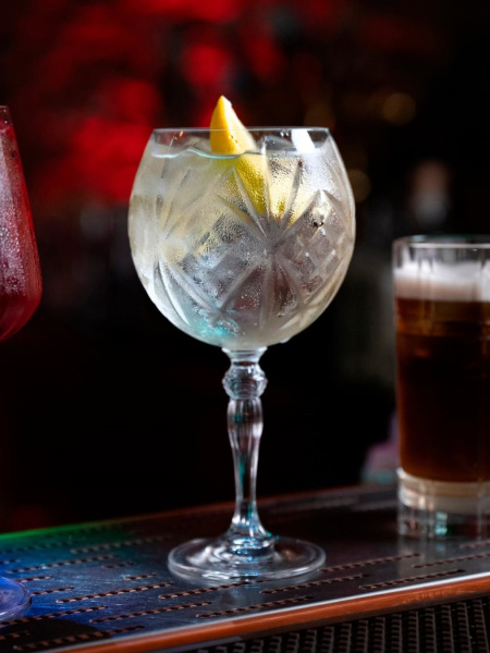 Melodia Balloon è rassicurante come un classico intramontabile e versatile come un’icona di stile. Linee armoniose, giochi di luce e un design che si 